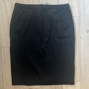 Ann Taylor LOFT black pencil skirt. Size 8.